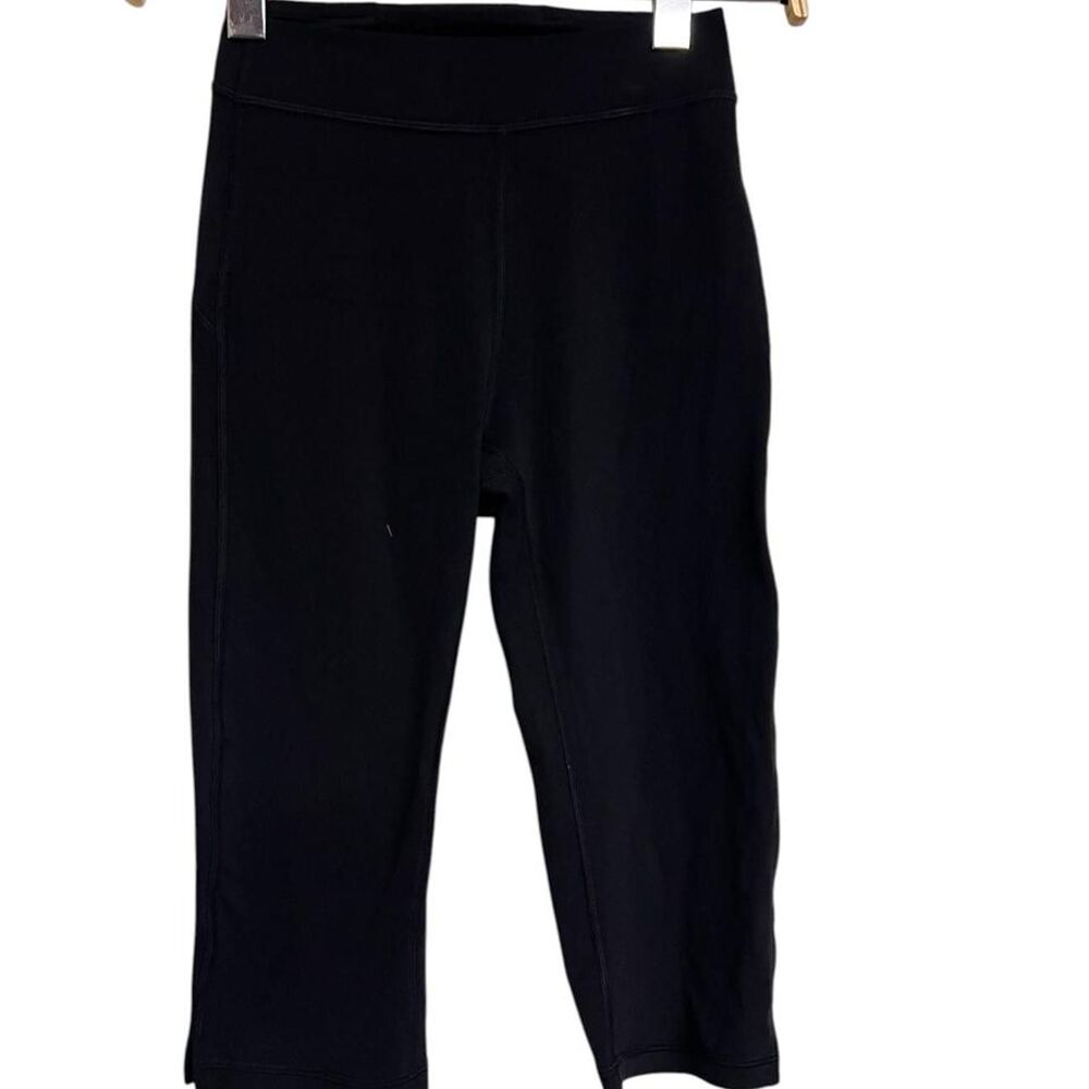 Lululemon Groove High Rise Notched Hem Cropped Capri Leggings